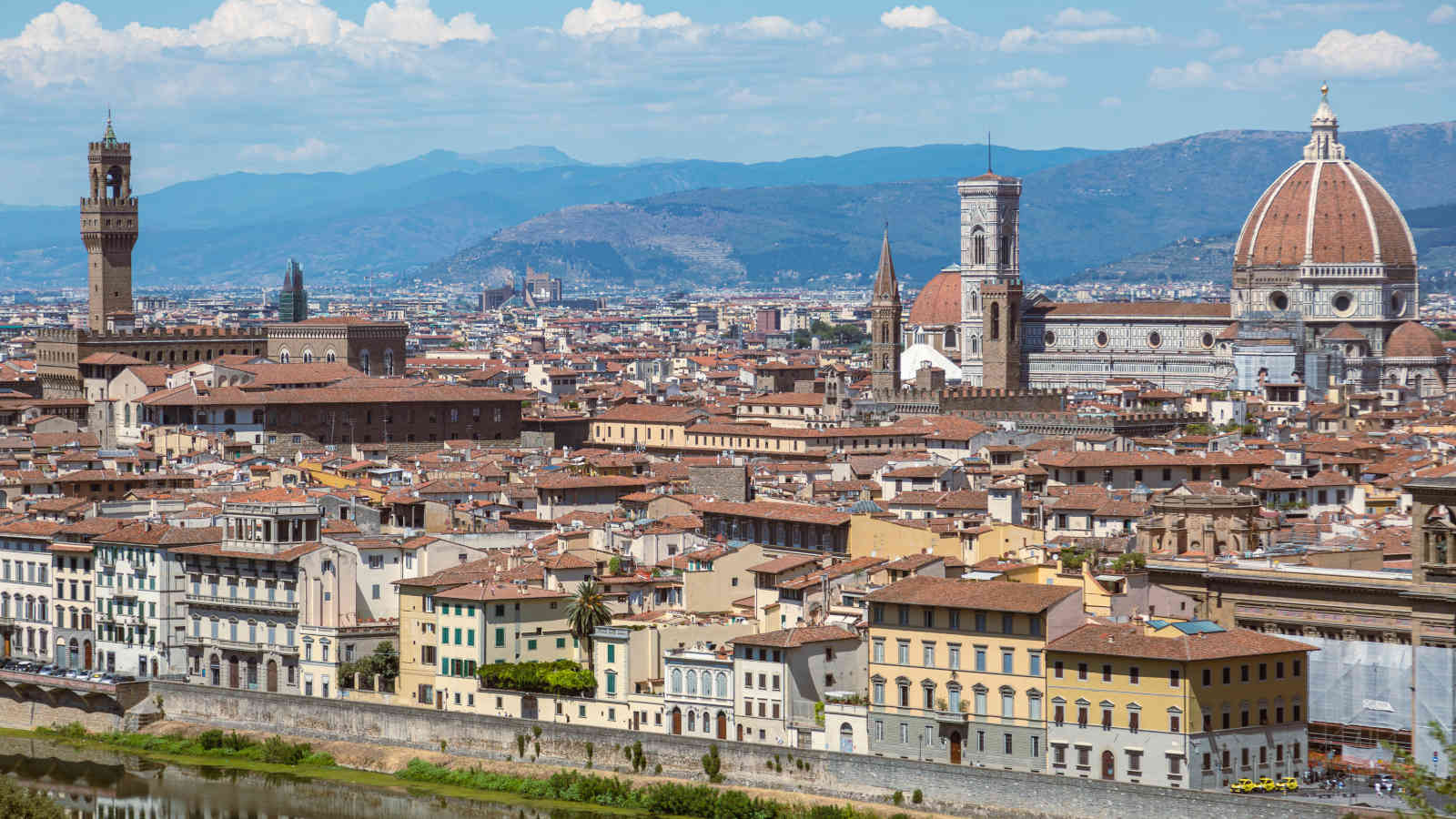 Esplorare Firenze con Apartmentsflorence: La Tua Casa nel Cuore dell'Arte e della Storia